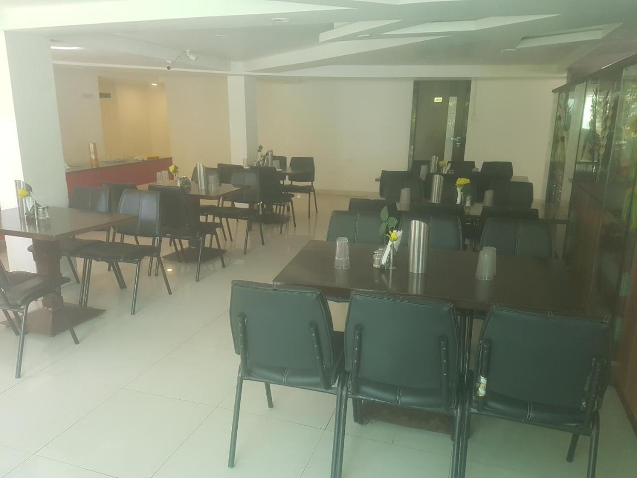 Strand Resort Лонавала Екстериор снимка
